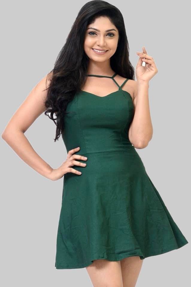 Sri Lankan Actress Nayomi Thakshila (1)