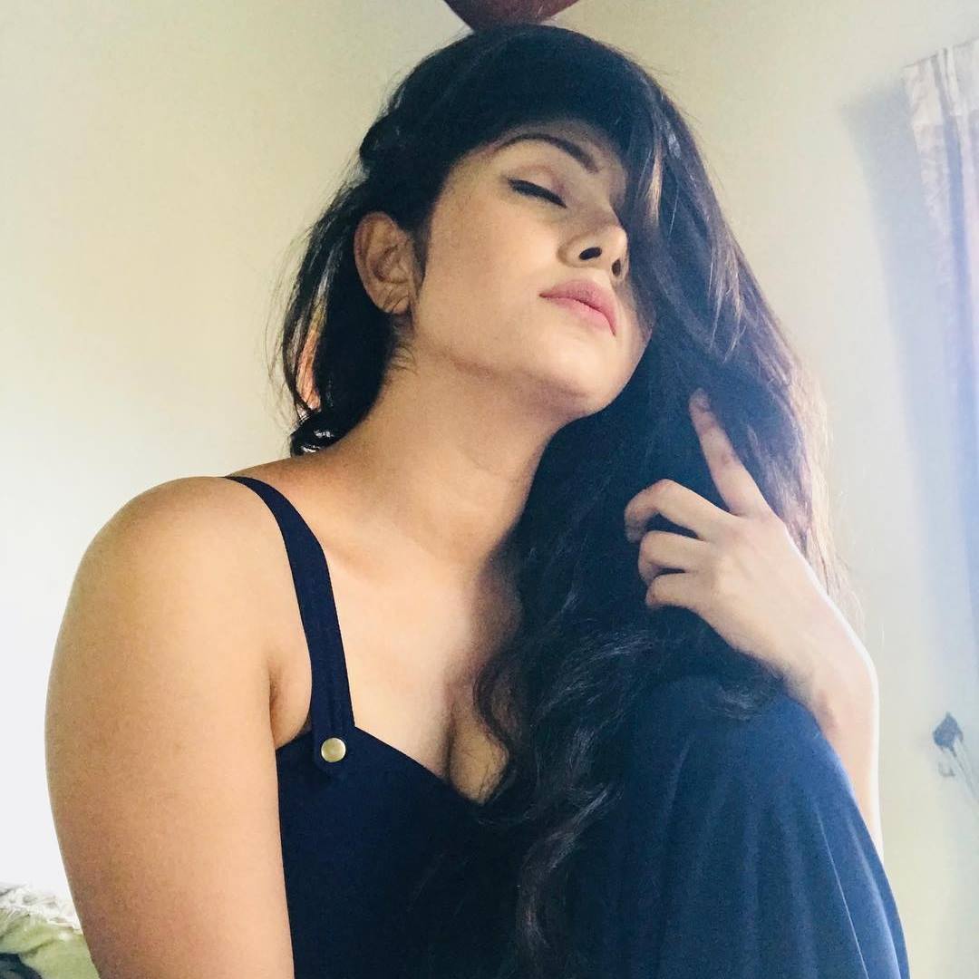 Sri Lankan Actress Nayomi Thakshila (2)