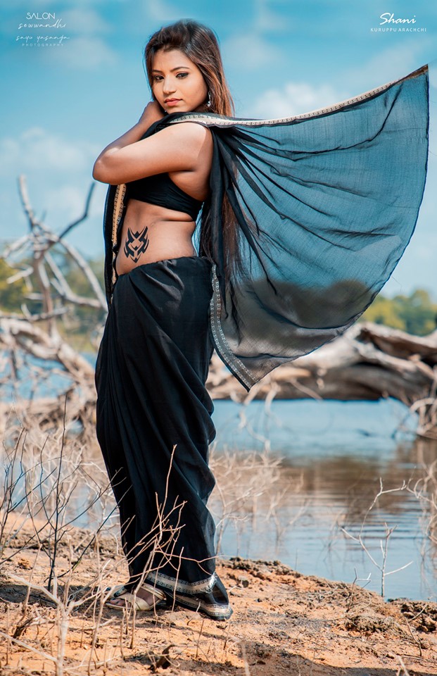 Shani Kuruppuarachchi Black Saree (11)