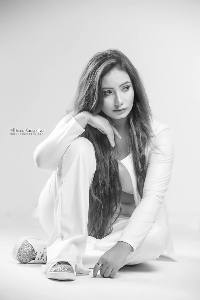 Teena Hot Photos (1)