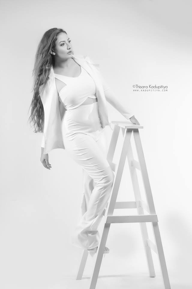 Teena Hot Photos (2)