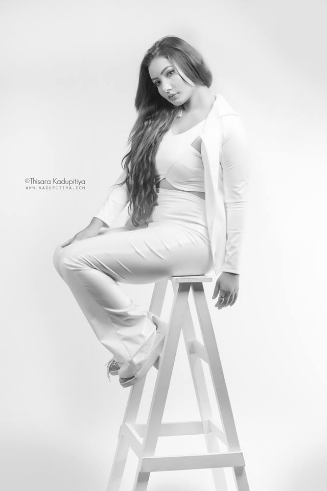 Teena Hot Photos (4)