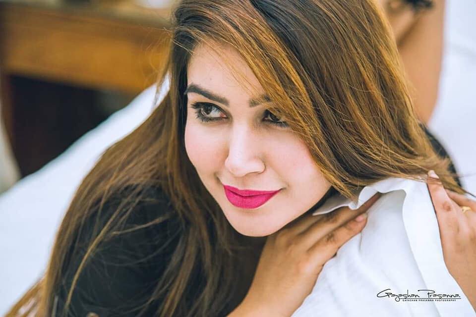 Ashiya Dissanayake in Bed (10)