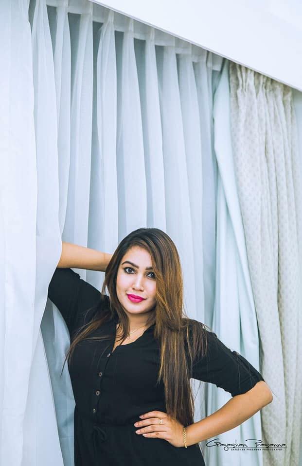 Ashiya Dissanayake in Bed (13)