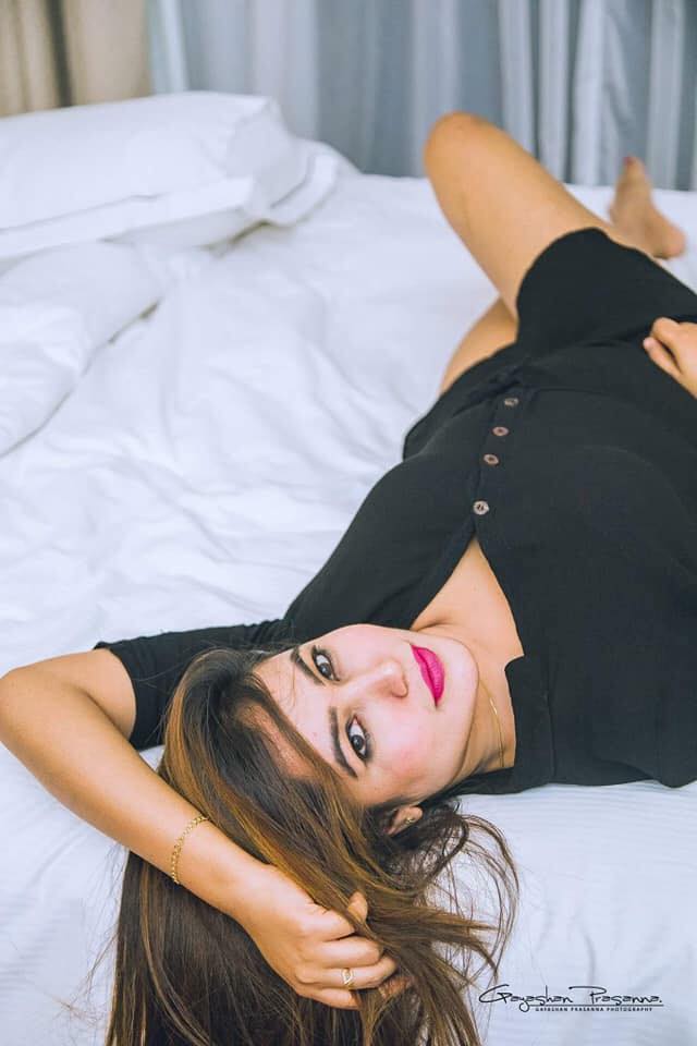 Ashiya Dissanayake in Bed (2)