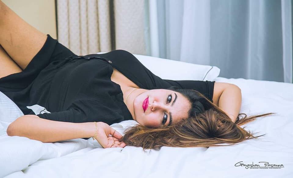 Ashiya Dissanayake in Bed (4)