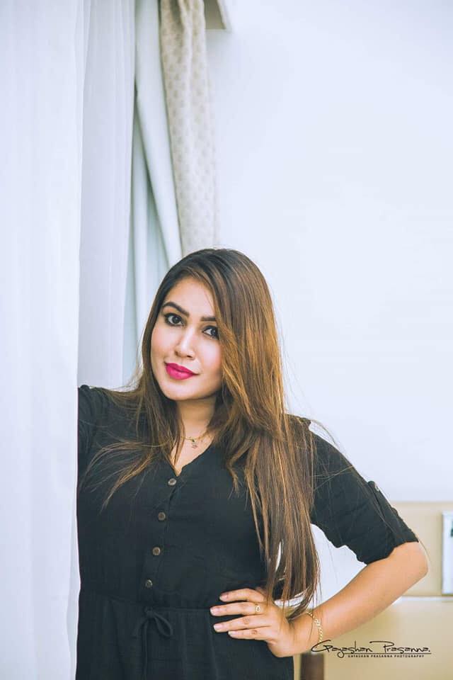 Ashiya Dissanayake in Bed (8)