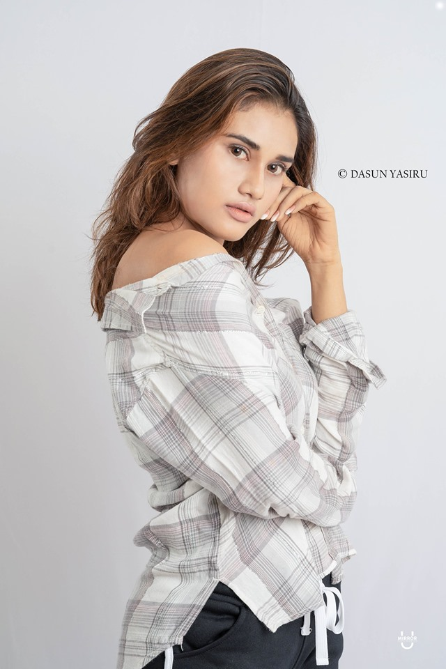 Dusheni Silva Hot Photo Shoot (4)