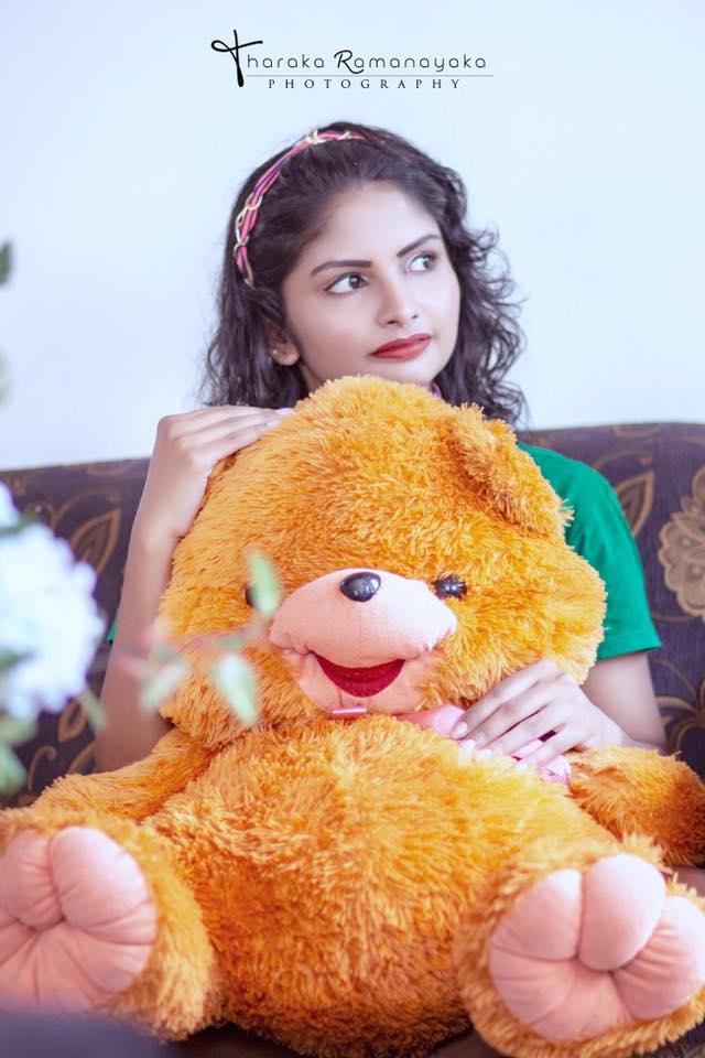 Thamodi Prasadika with Teddy (6)