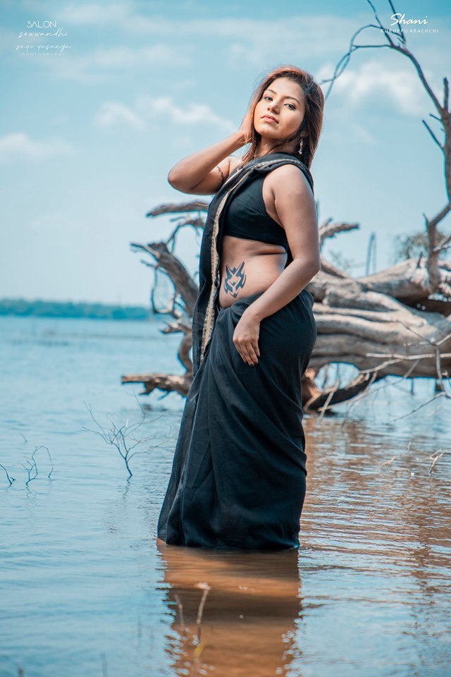 Shani Kuruppuarachchi Black Saree (10)