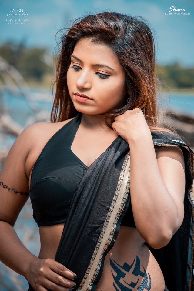 Shani Kuruppuarachchi Black Saree (12)