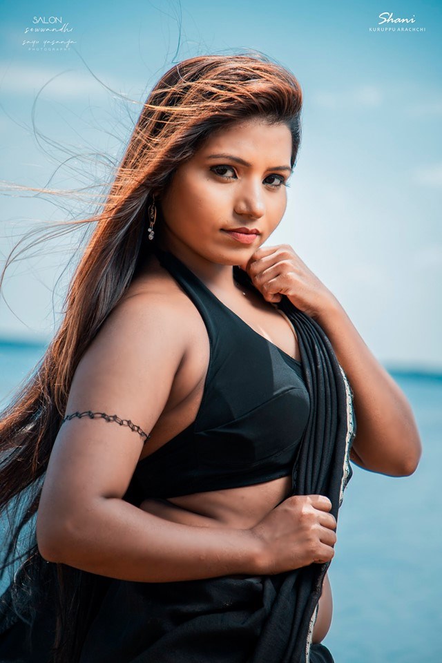 Shani Kuruppuarachchi Black Saree (14)
