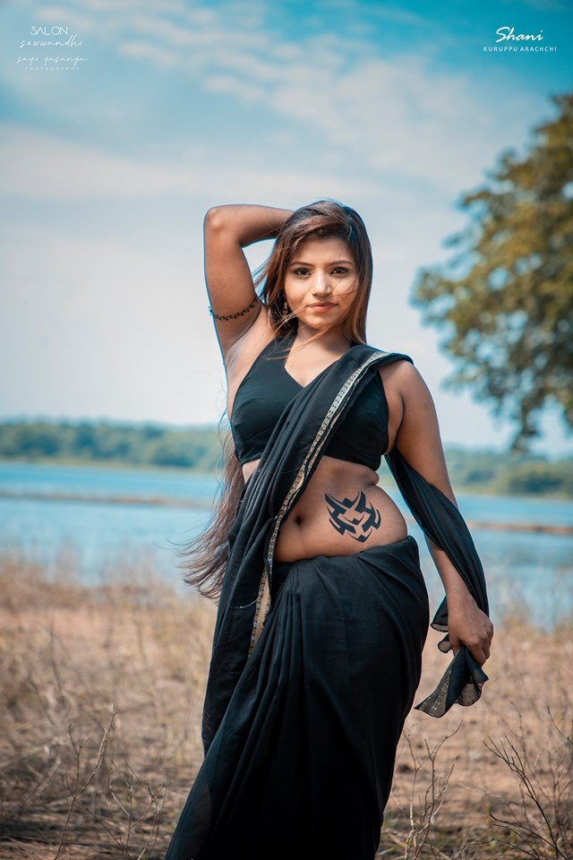 Shani Kuruppuarachchi Black Saree (3)