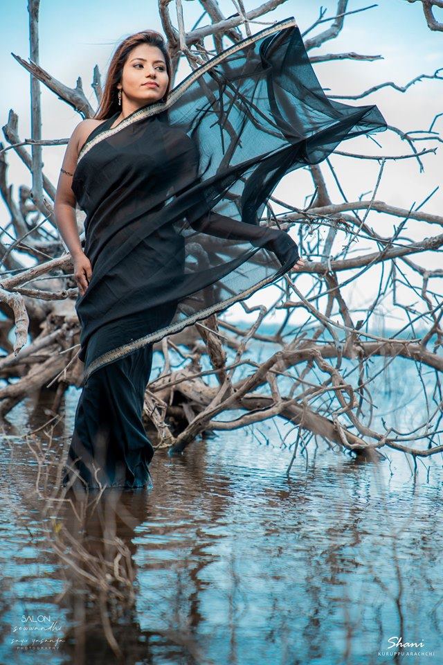 Shani Kuruppuarachchi Black Saree (7)