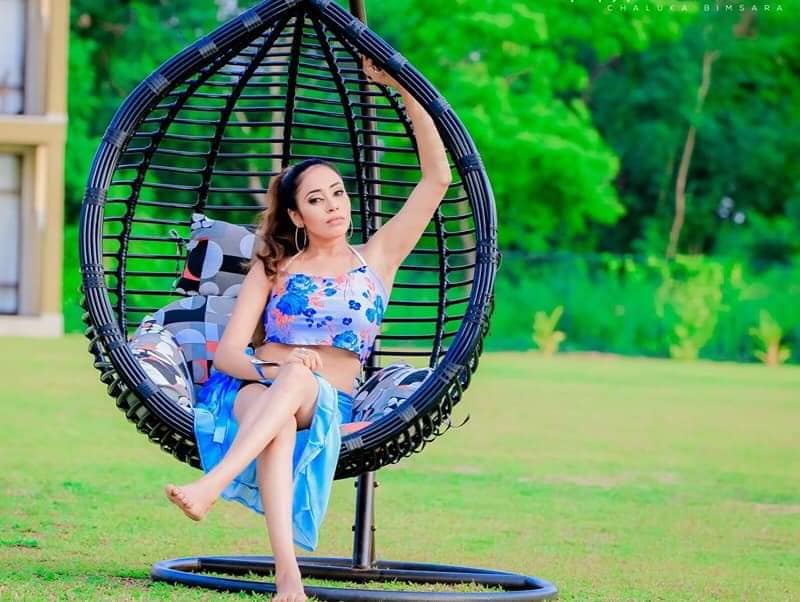 Jesica Alwis Blue Dress (1)