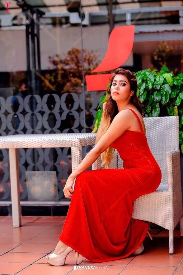 Jesica Alwis Red Dress (1)