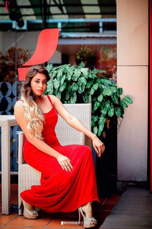 Jesica Alwis Red Dress (5)