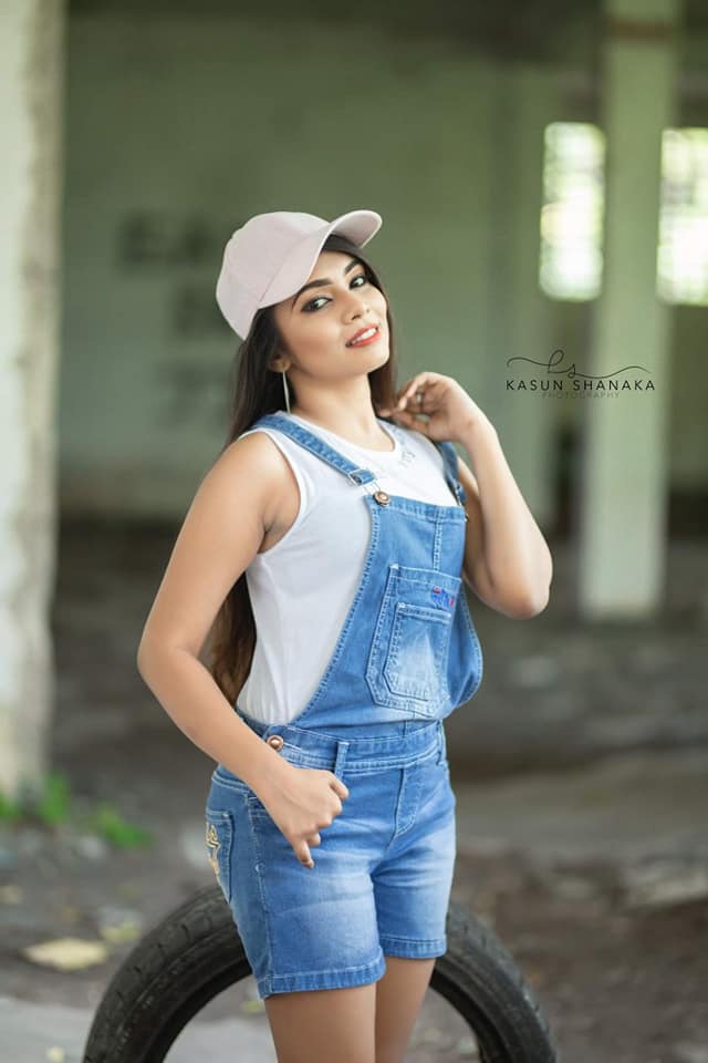 Udari Nisansala Blue Dress (1)