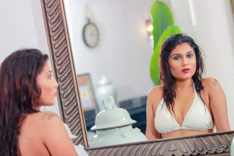 Sheruni De Silva New Bikini (2)