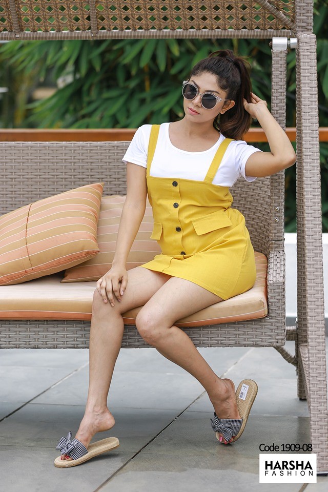 Actress Nayomi Thakshila (5)