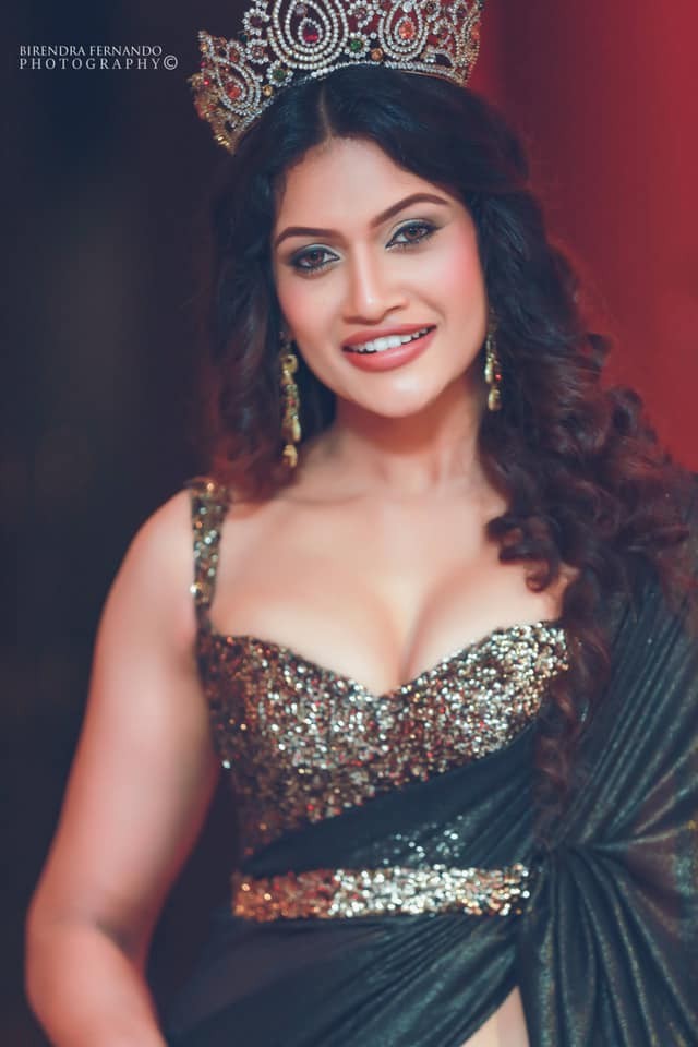 Chulakshi Ranathunga Black Saree (6)