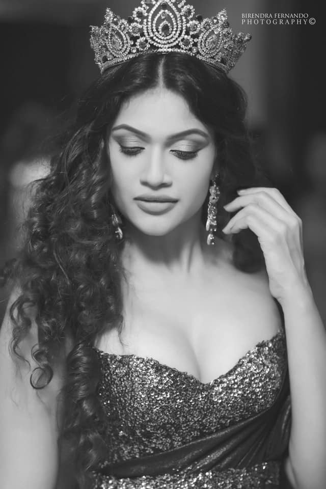 Chulakshi Ranathunga Black Saree (7)