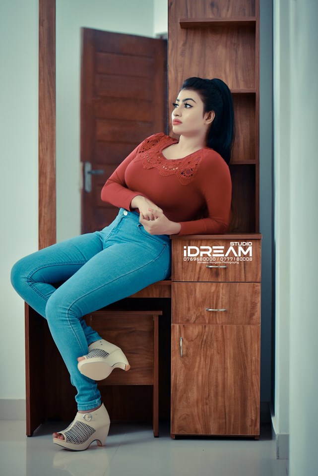 Primiyula Wijayarathna in Bed (7)