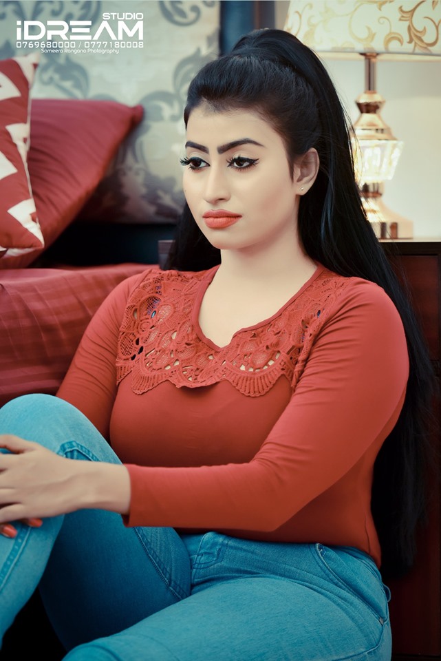 Primiyula Wijayarathna in Bed (8)