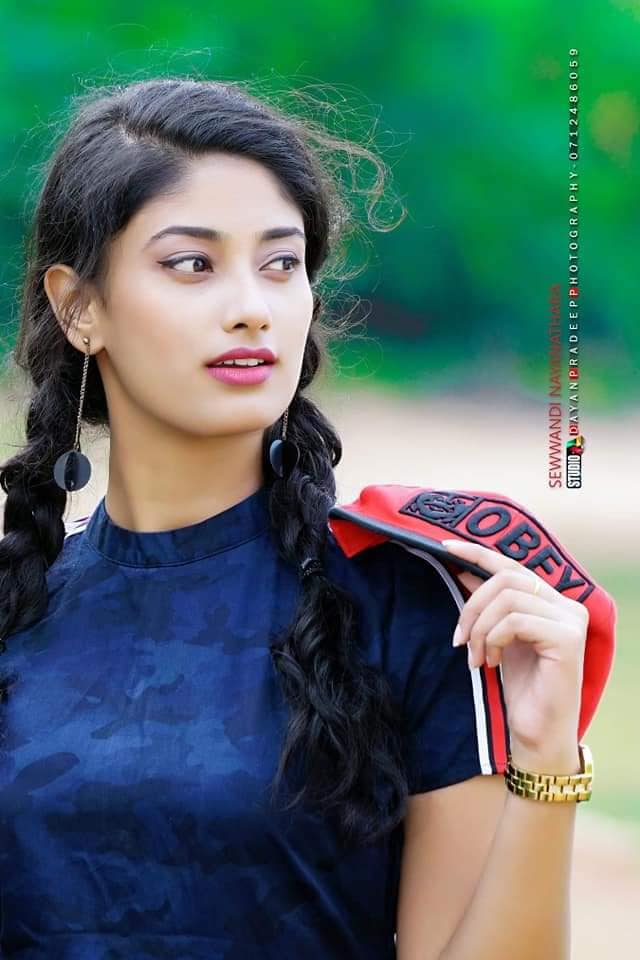 Sewwandi Nayanthara Blue Dress (11)