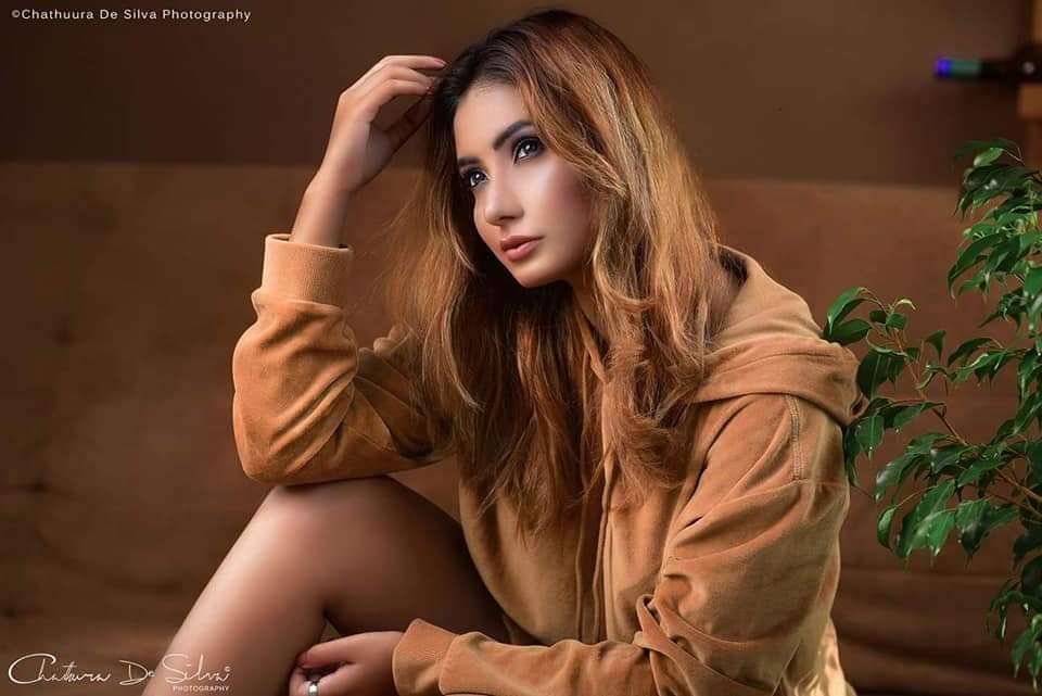 Teena Shanell Fernando in Sofa (2)