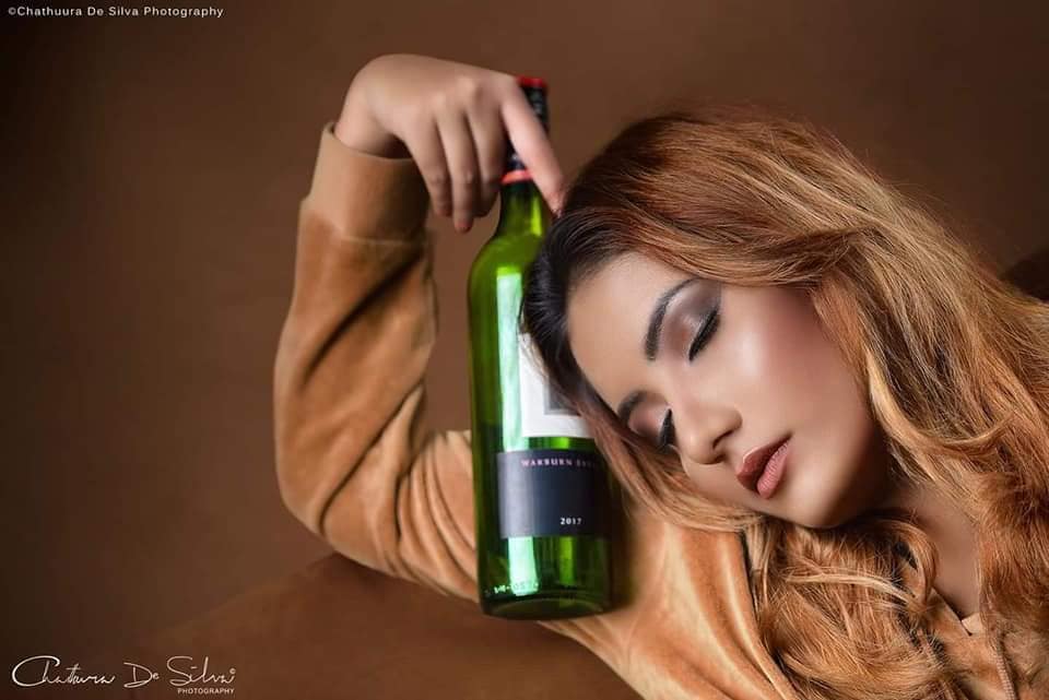 Teena Shanell Fernando in Sofa (3)