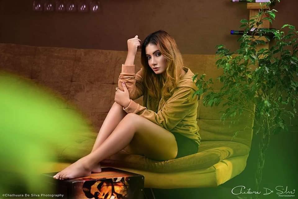 Teena Shanell Fernando in Sofa (6)