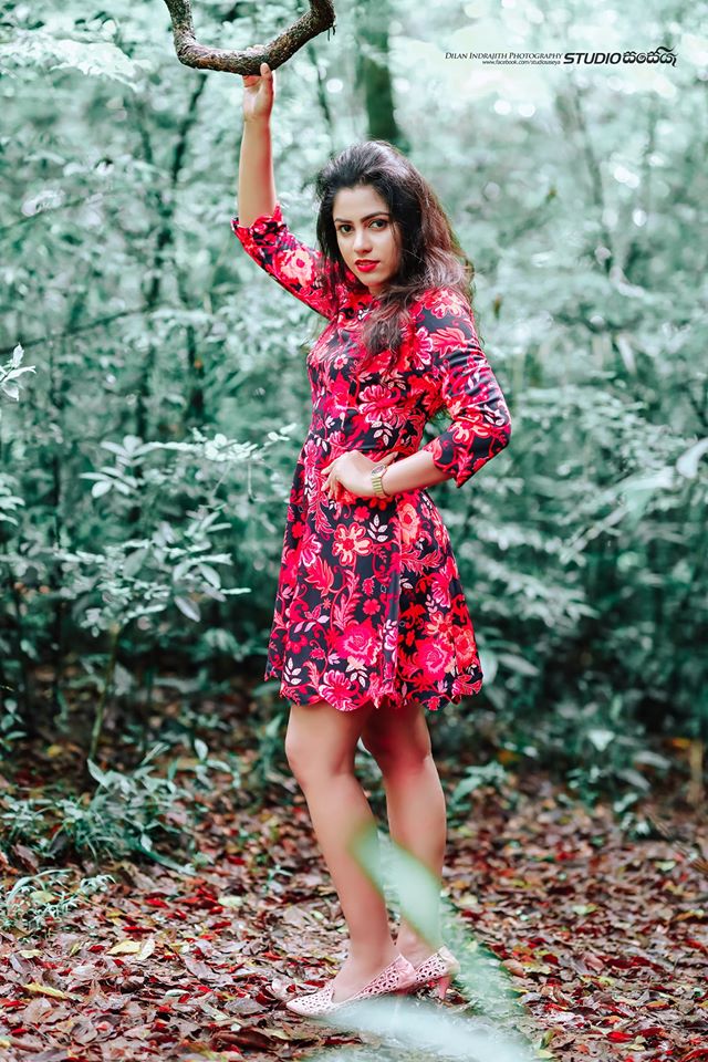 Dilmini Imbulegama (4)