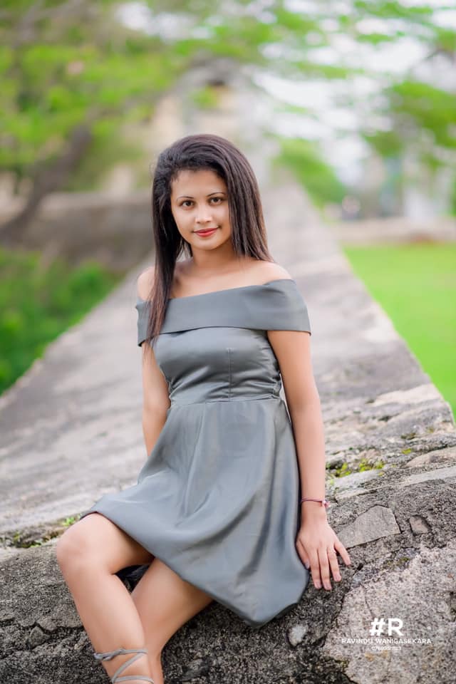 Dushani Madushika Gray Dress (22)