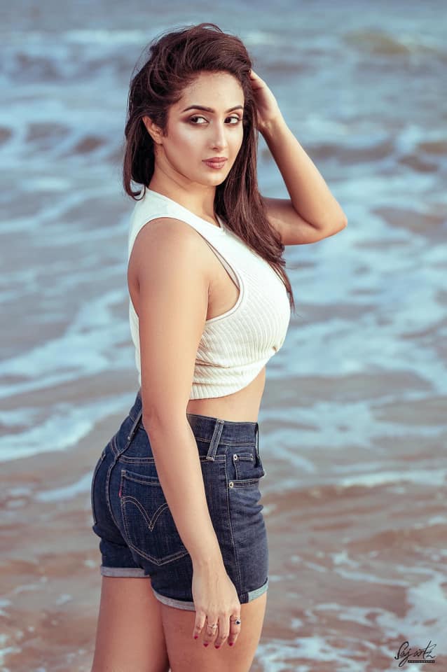 Dinithi Walgamage 2020 12