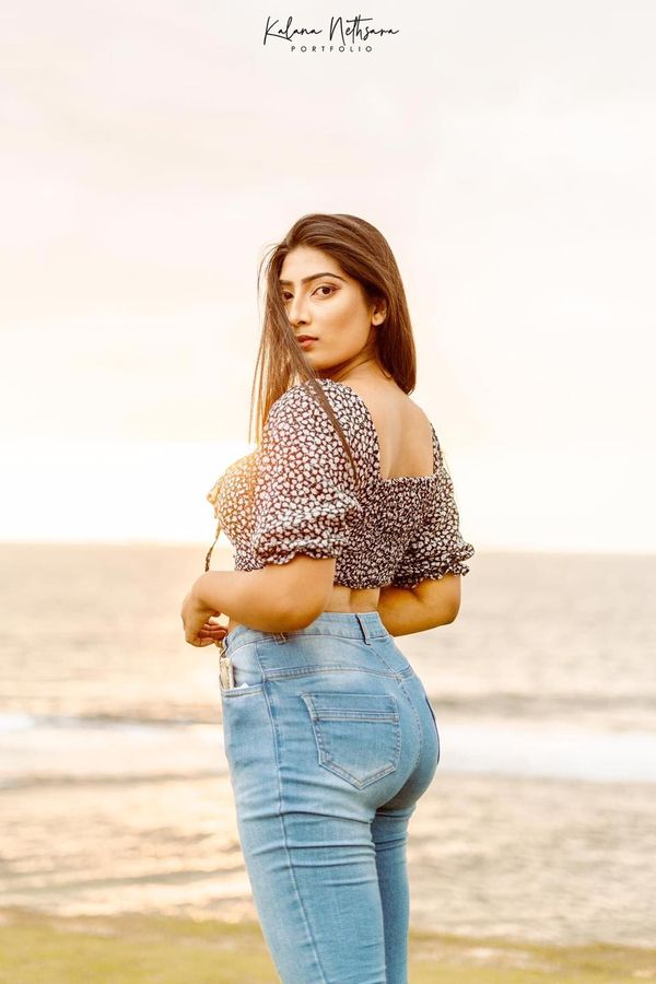 Dilki Nanayakkara (4)